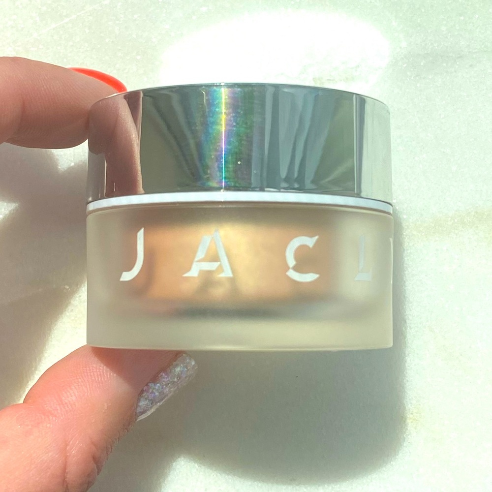 Jaclyn Hill loose highlighter